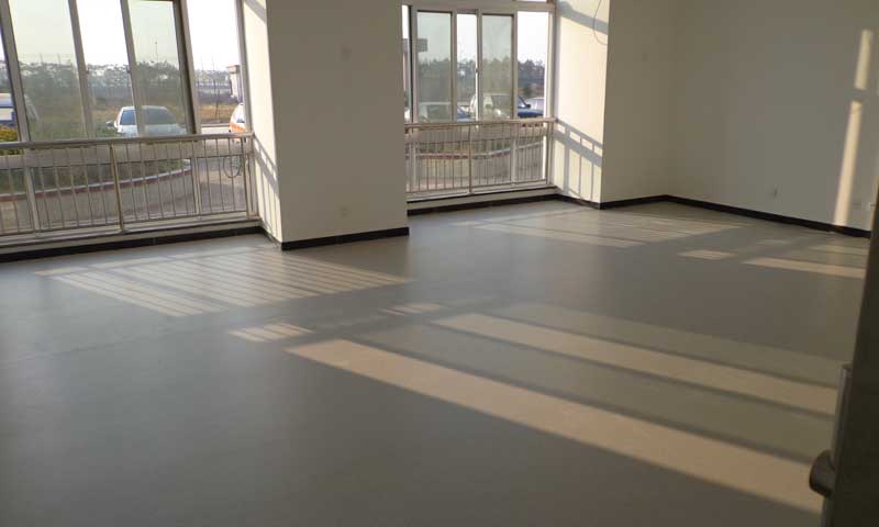 pvc地板與瓷磚、木地板、地毯相比有哪些優(yōu)勢呢?